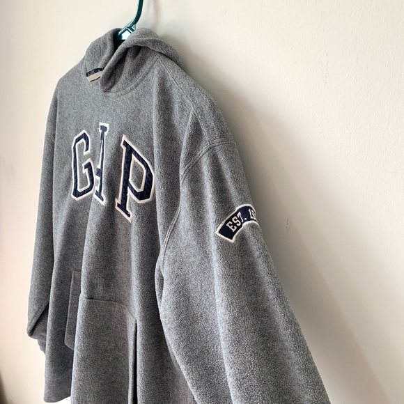 Vintage Gap Hoodie - Picture 2 of 5